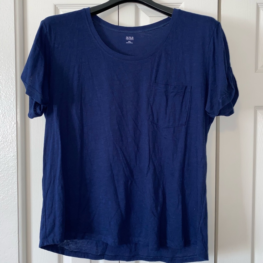 Navy blue tee